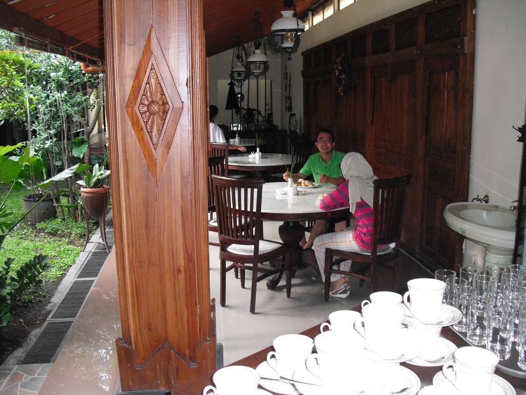 Hotel Griya Yunika Yogyakarta Esterno foto