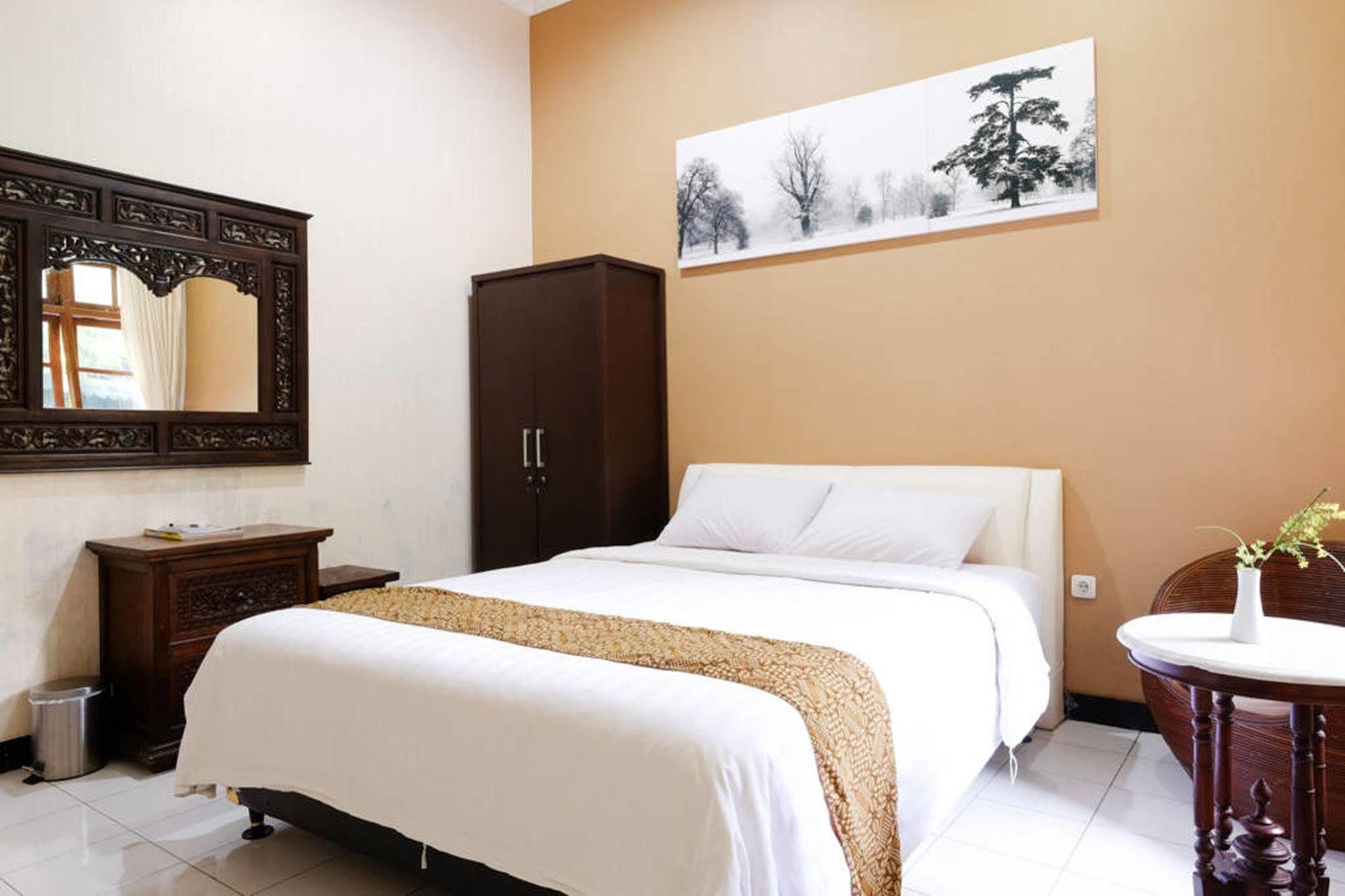 Hotel Griya Yunika Yogyakarta Esterno foto