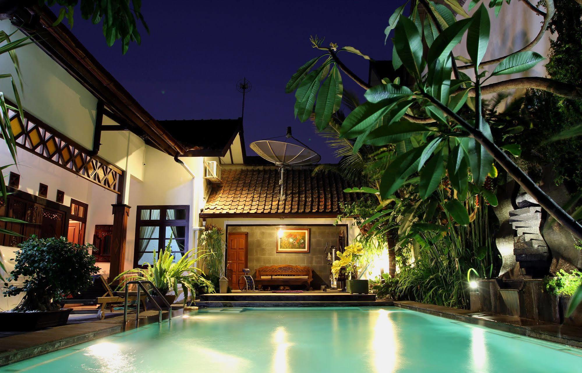 Hotel Griya Yunika Yogyakarta Esterno foto